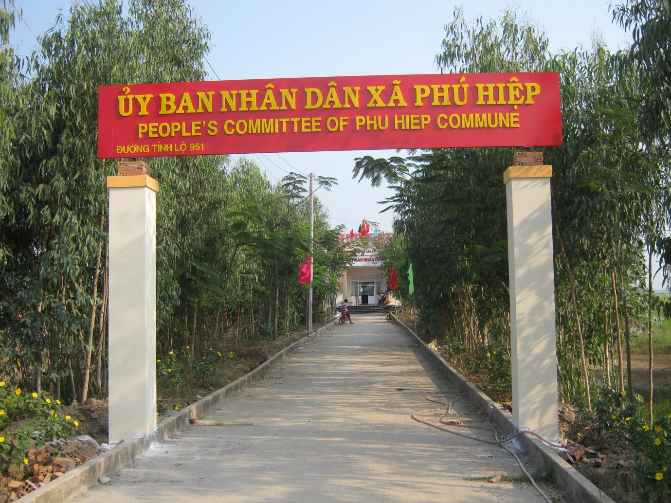 Description: E:\hinh lam TIN BAI\CHINH TRANG NONG THON - CAU DUONG\2025\bai ve PHU HIEP - mo hinh XHH trog Chinh trang NT\10-6-2025 - BAI (hinh anh) Mô hình Xã hội hóa trong Chỉnh trang Nông thôn tại xã Phú Hiệp, huyện Phú Tân, tỉnh An Giang (14).JPG